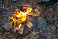 makkarangrillausta_patikointiretkella